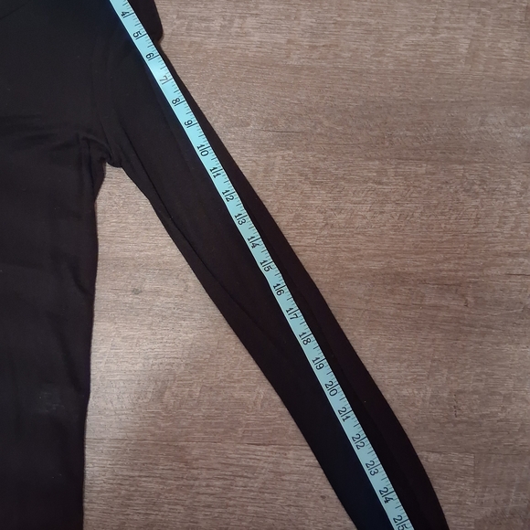 Simply Vera Vera Wang Black Long Sleeve Top with Subtle Pattern - Picture 6 of 8